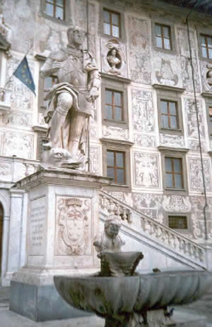 Picture 6 statue of Ferdinando de’ Medici
